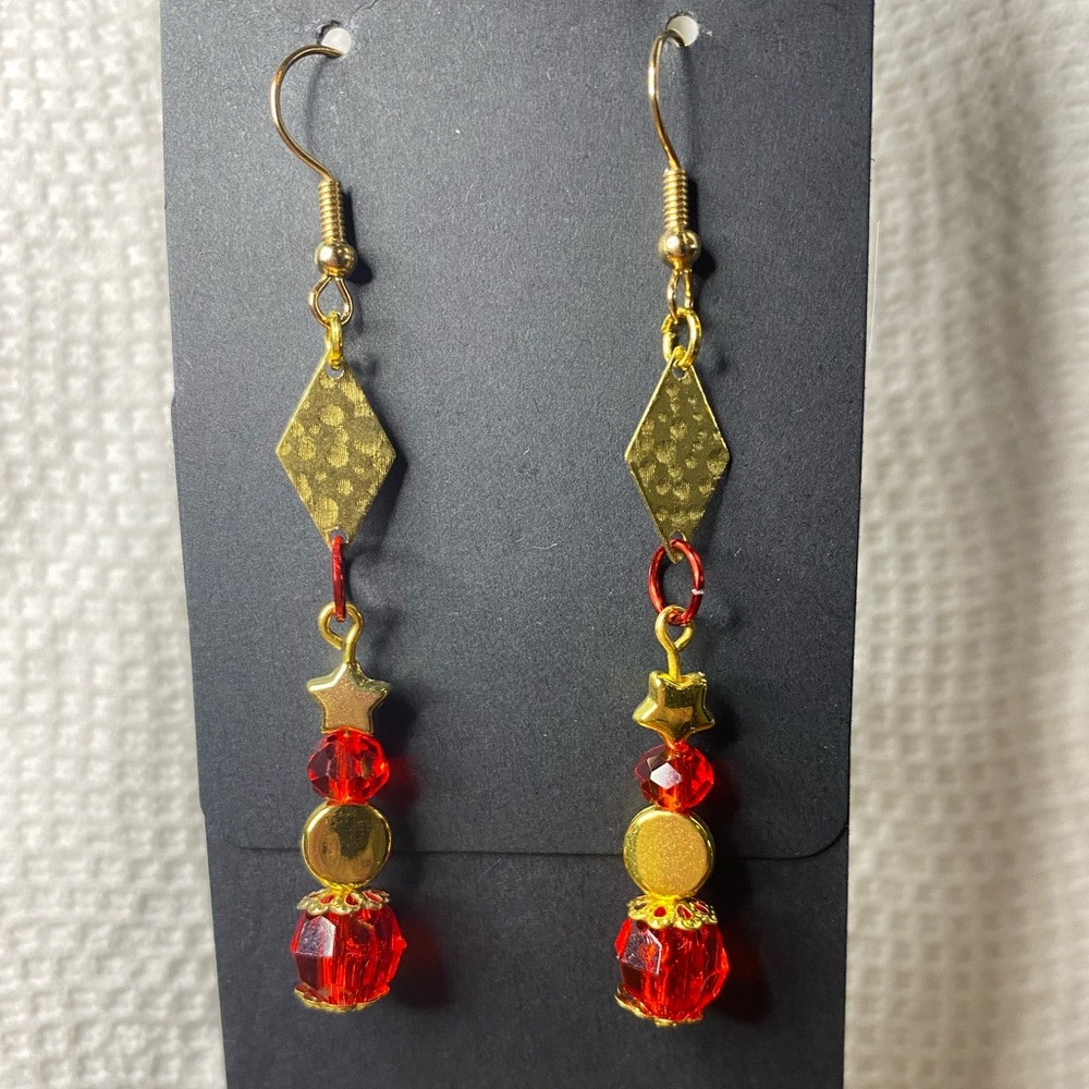 🎅🏻2/$40🎅🏻 Elegant Gold and Red Dangle Earrings